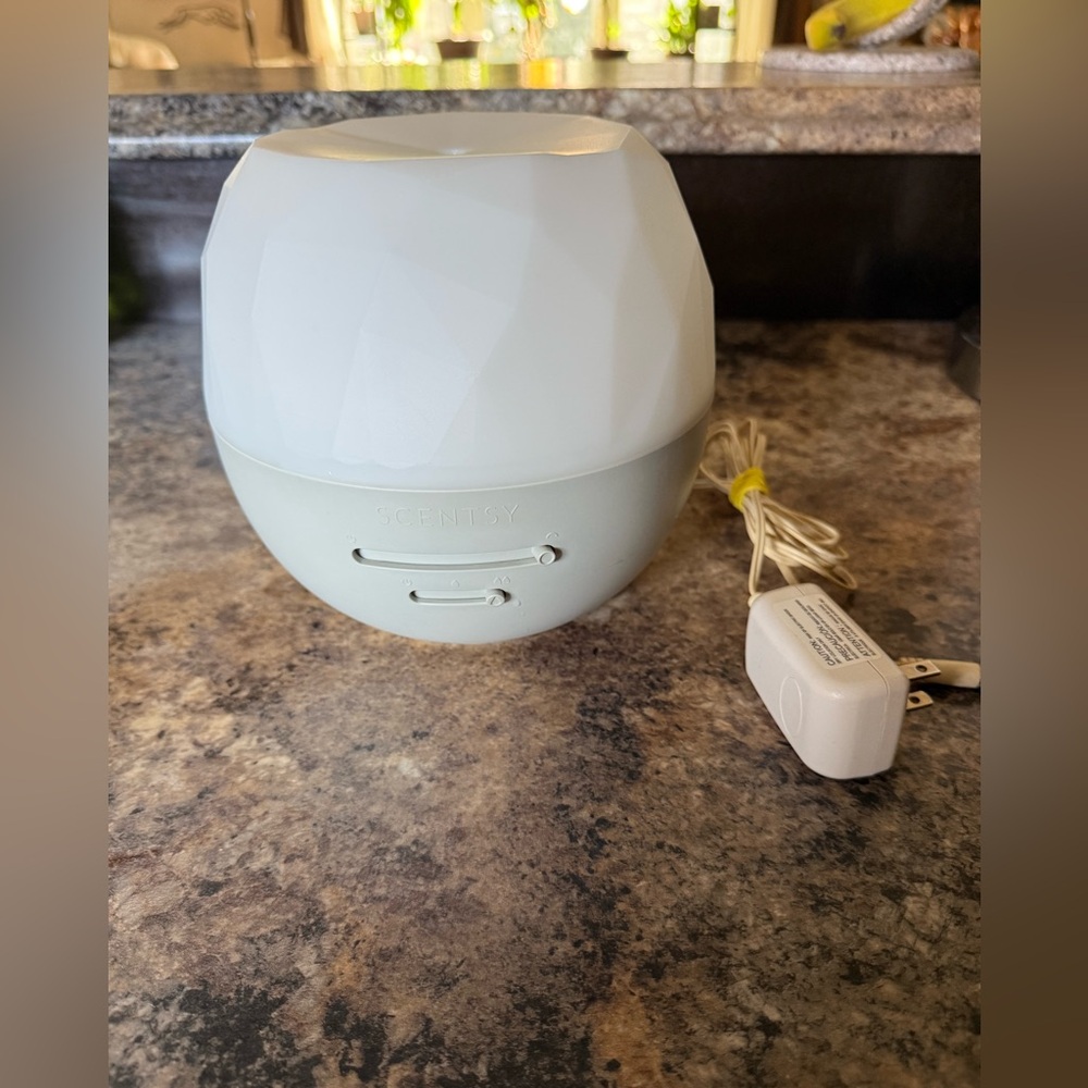 Scentsy Jewelled Deluxe Diffuser aromatherapy oil